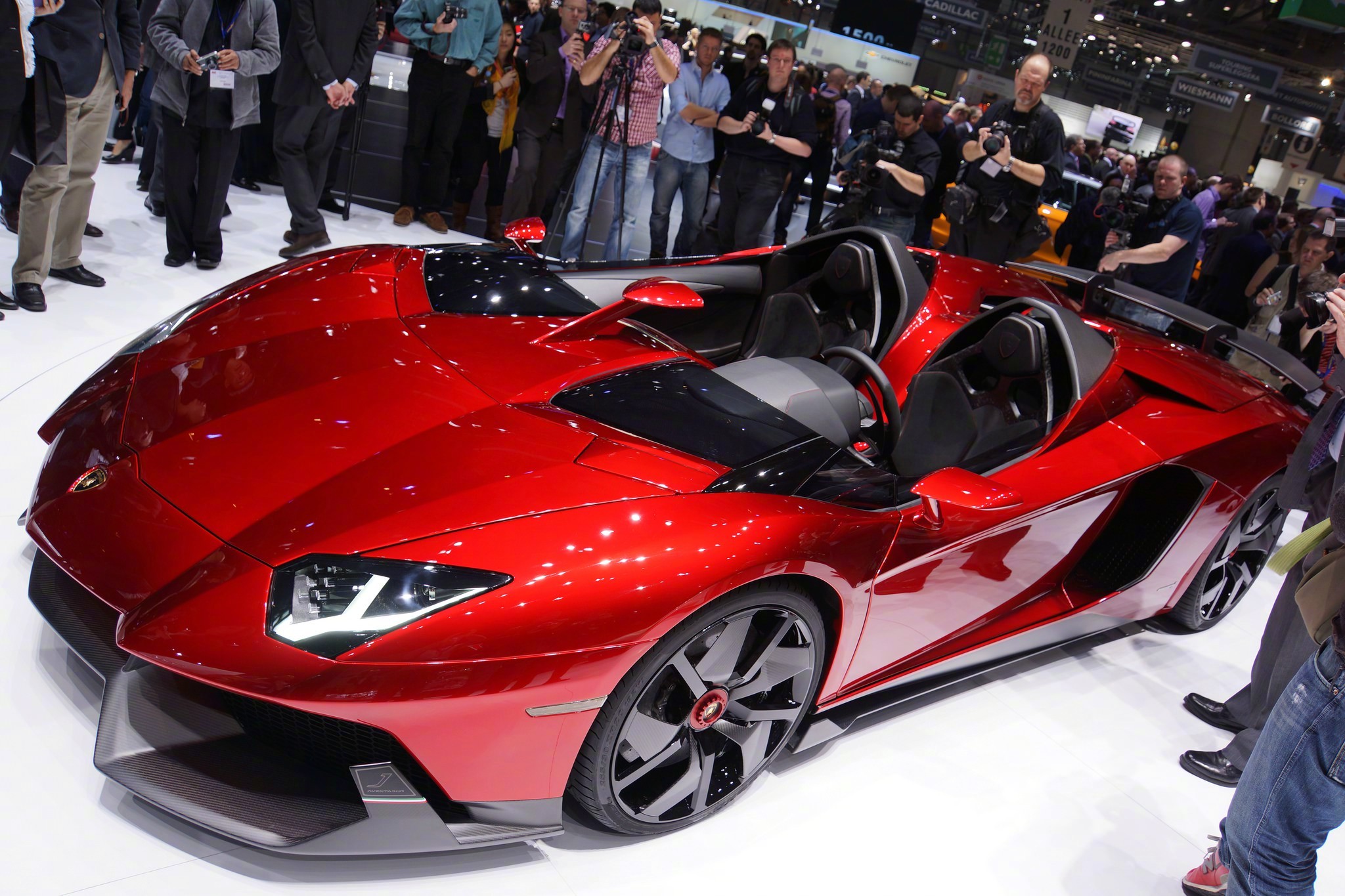 兰博基尼aventadorj基于aventadorlp700打造而来搭载6