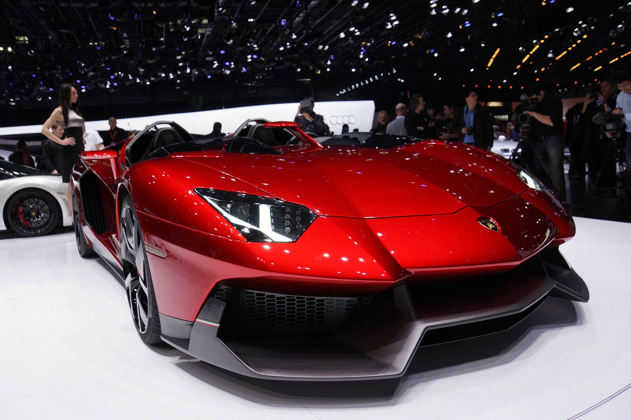 兰博基尼aventadorj基于aventadorlp700打造而来搭载6