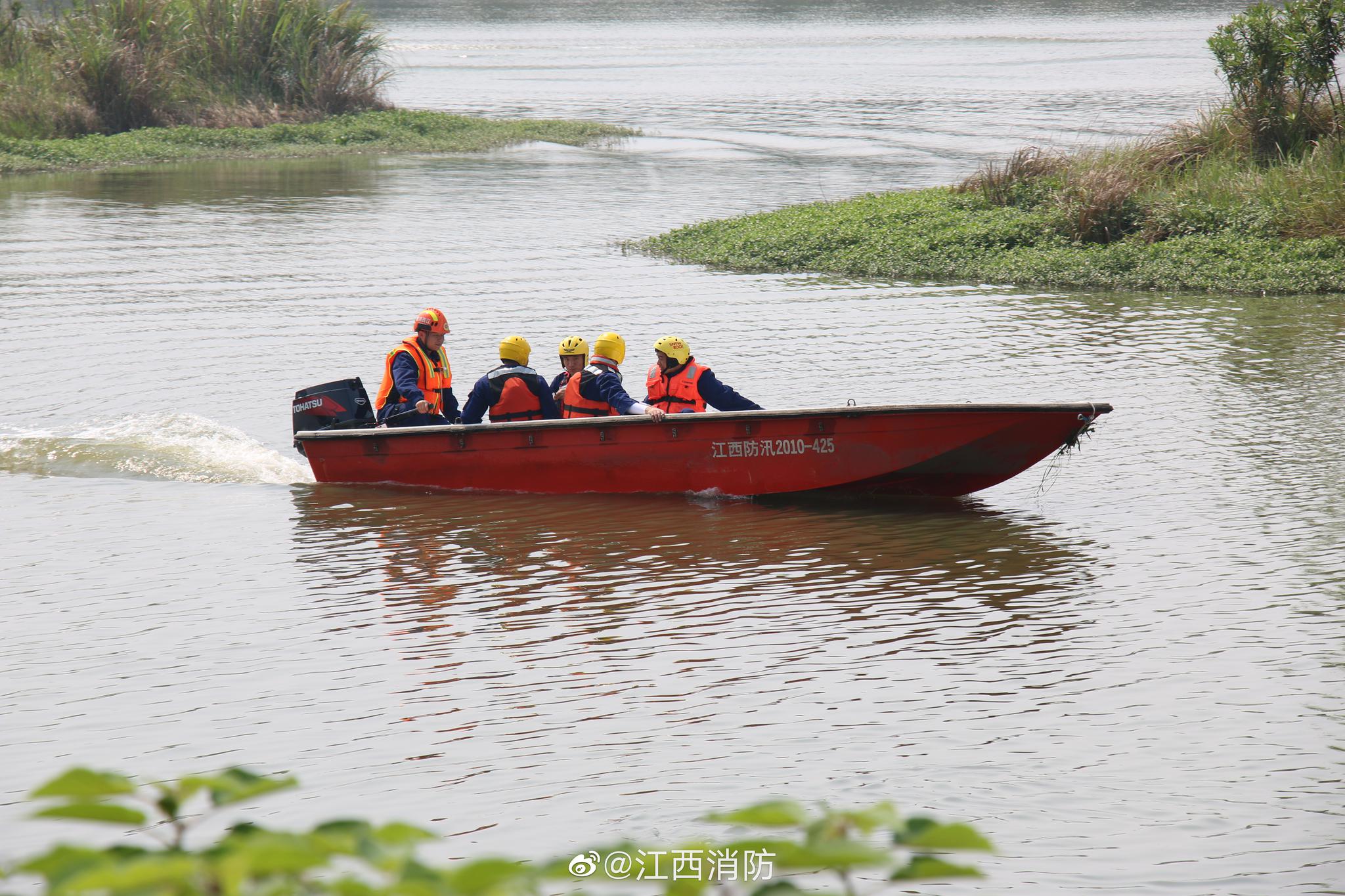 消防冲锋舟舵手的日常训练