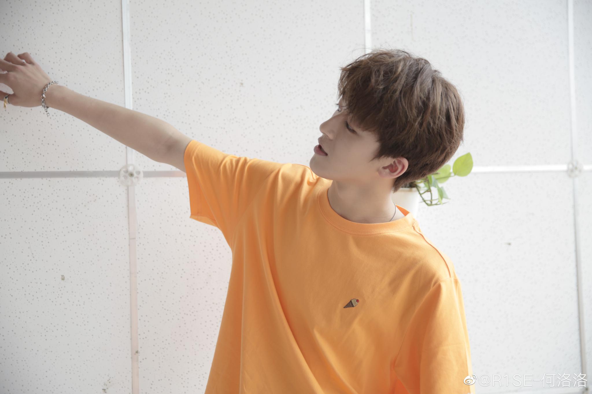 清新帅气 时尚有型的何洛洛