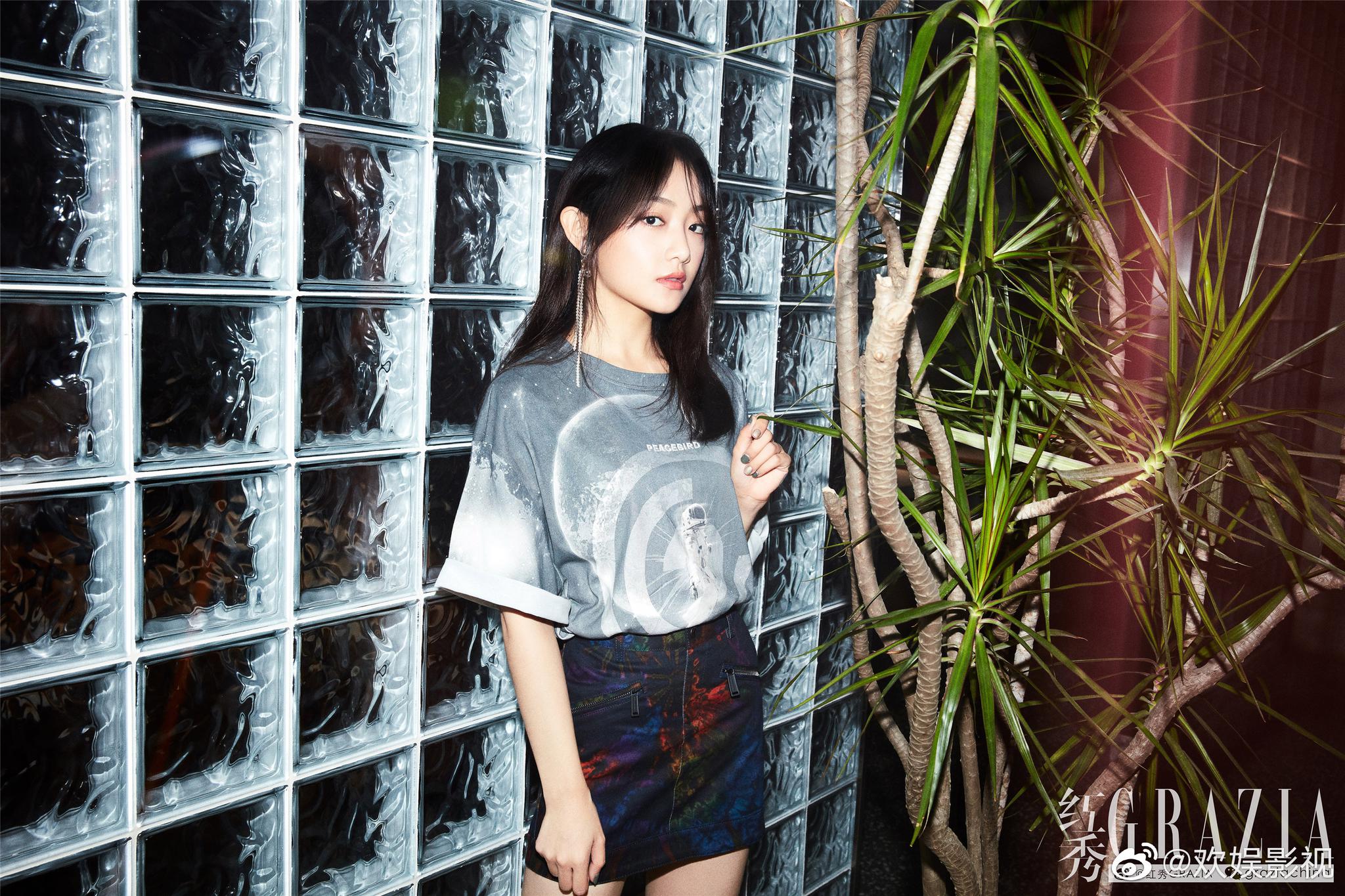 欢娱影视演员@吴佳怡_six 《红秀grazia》街拍大片今日曝光