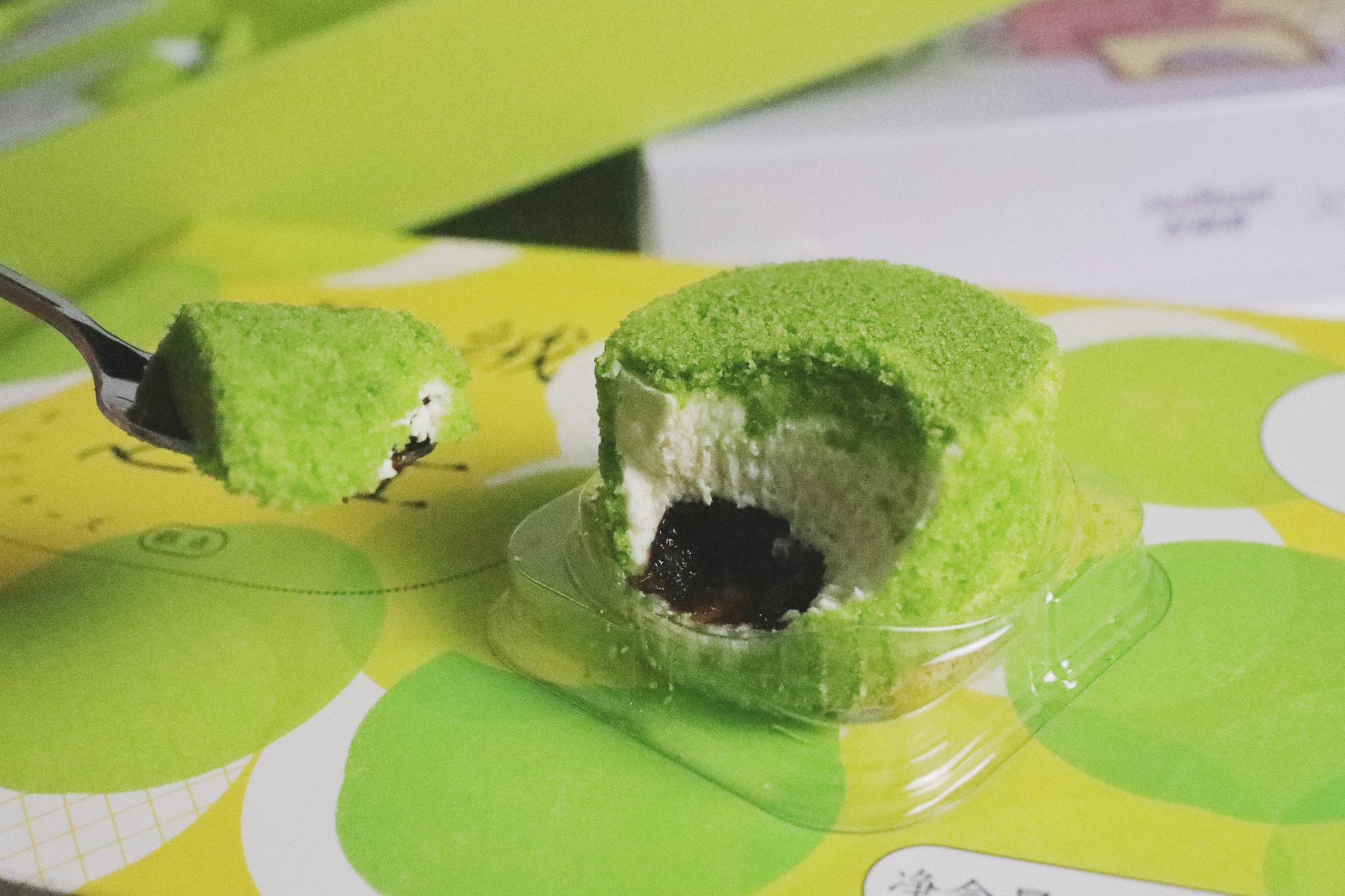 看小成微博种草了喜茶联名的这个雪绒芝士