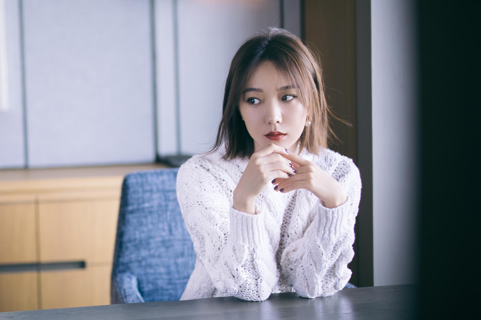 眼波流盼,温柔满溢.电影《被光抓走的人》北京首映礼_高清图集_新浪网