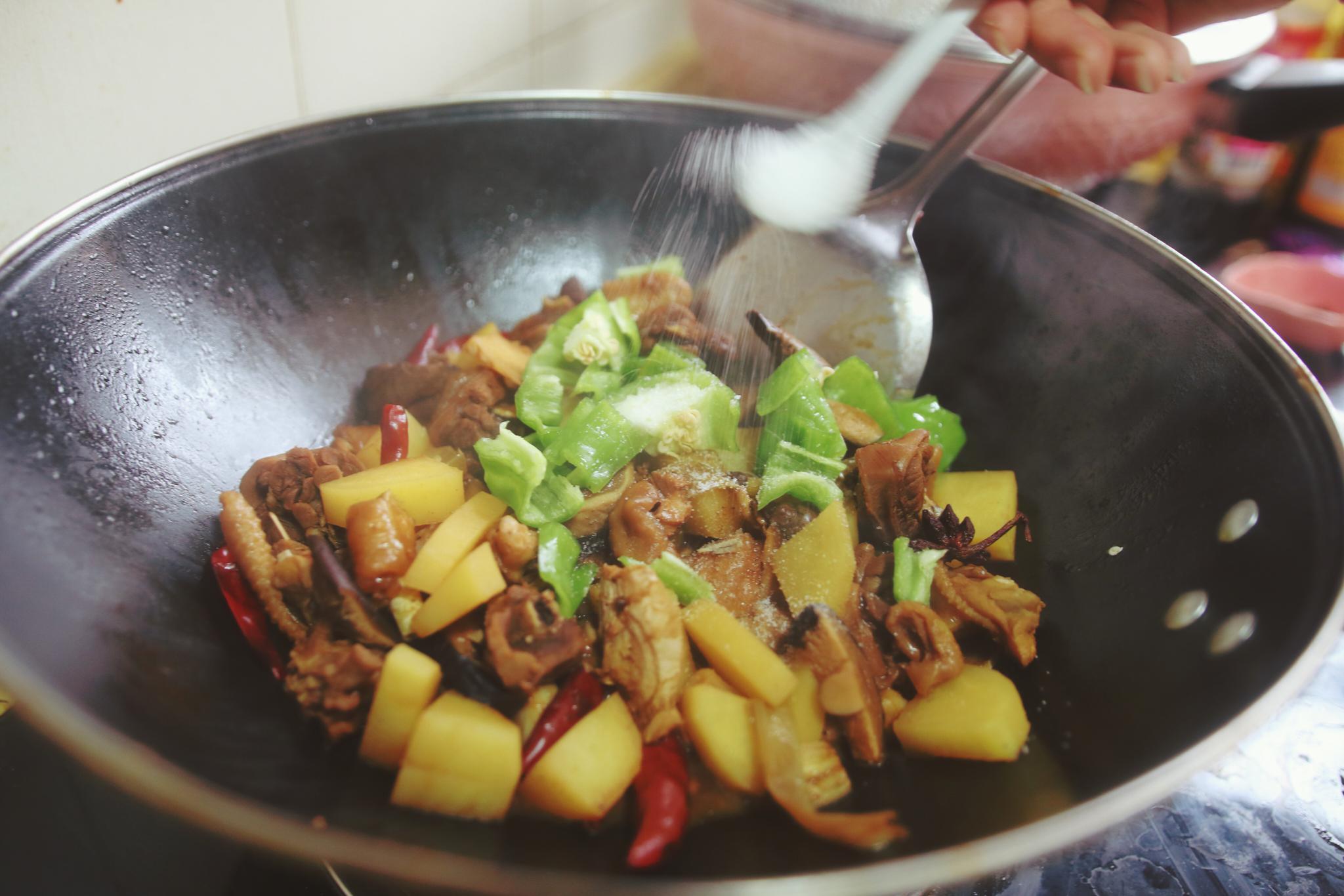 红烧卷鸡的做法(红烧蛋卷怎么做好吃)