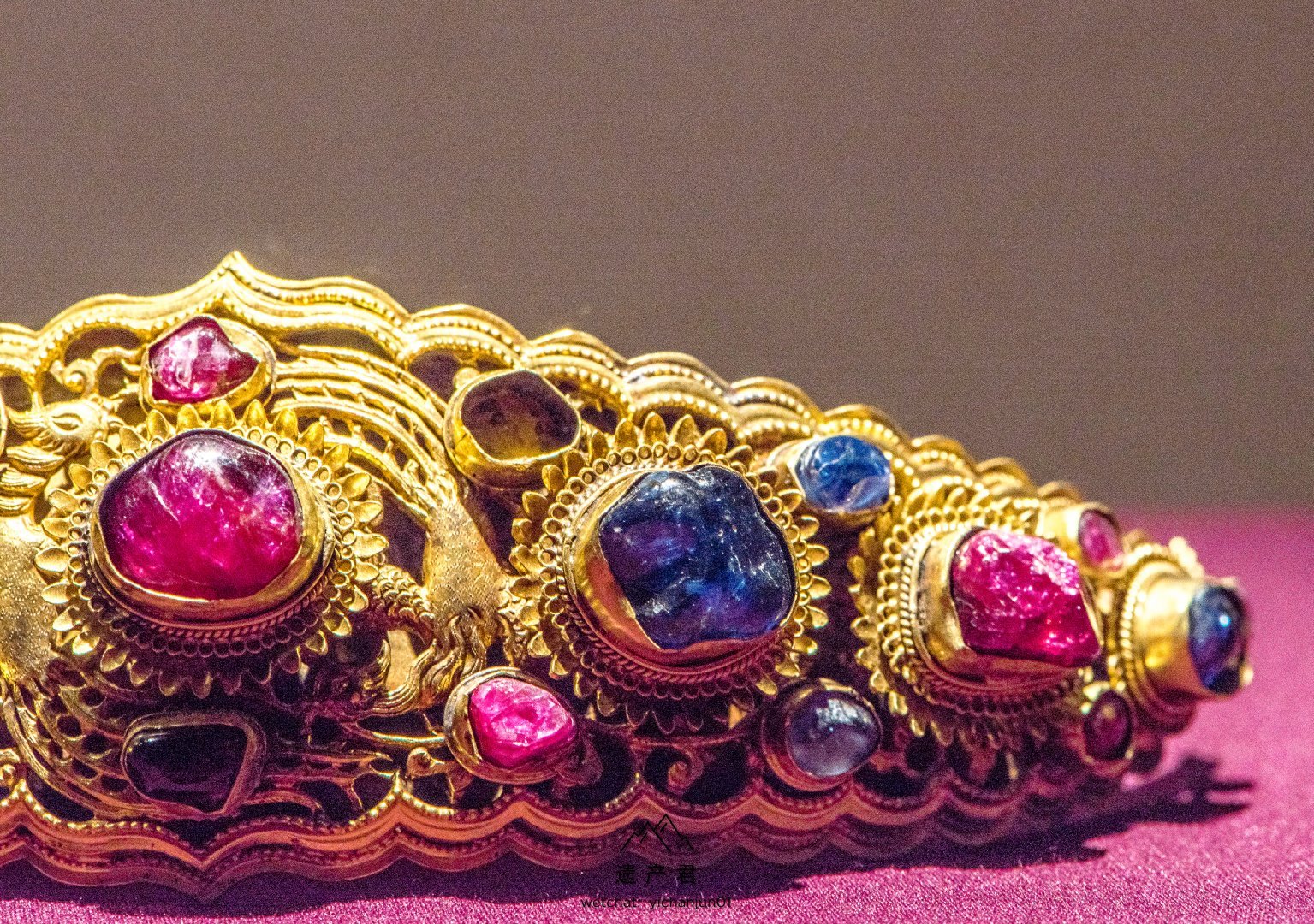 南京市博物馆藏· 明代镶宝石凤纹金分心|江苏南京