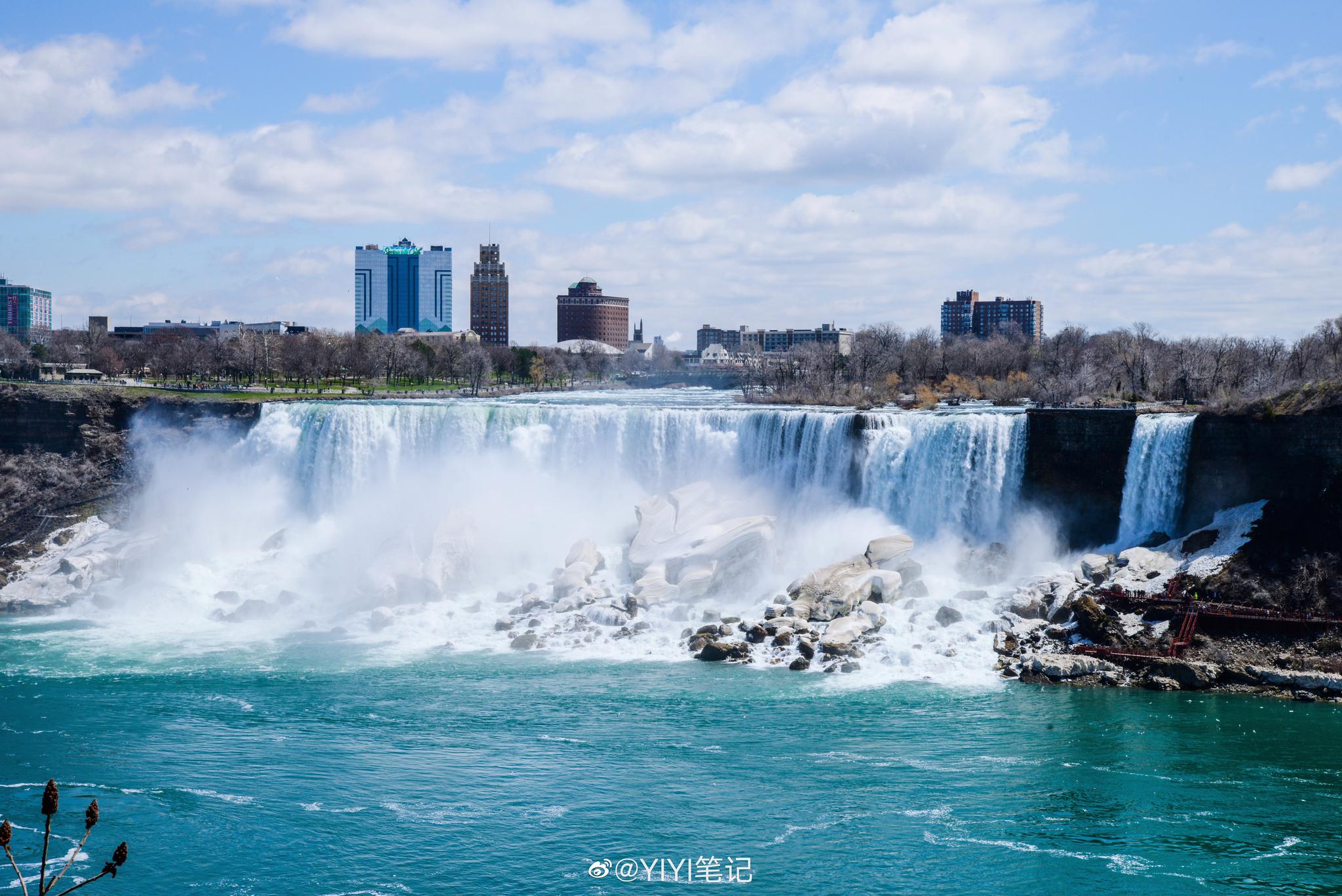 尼亚加拉瀑布位于加拿大和美国交界处世界第一跨国大瀑布的震撼