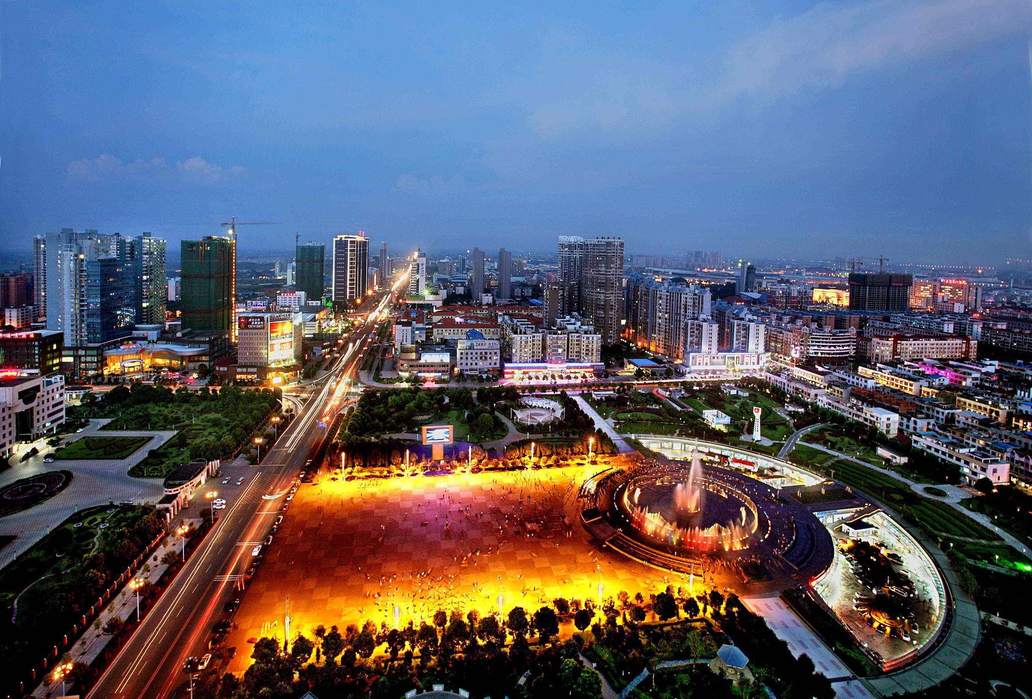 中国三千年没改过名的城市,经济发展迅速,夜生活丰富,就在中部