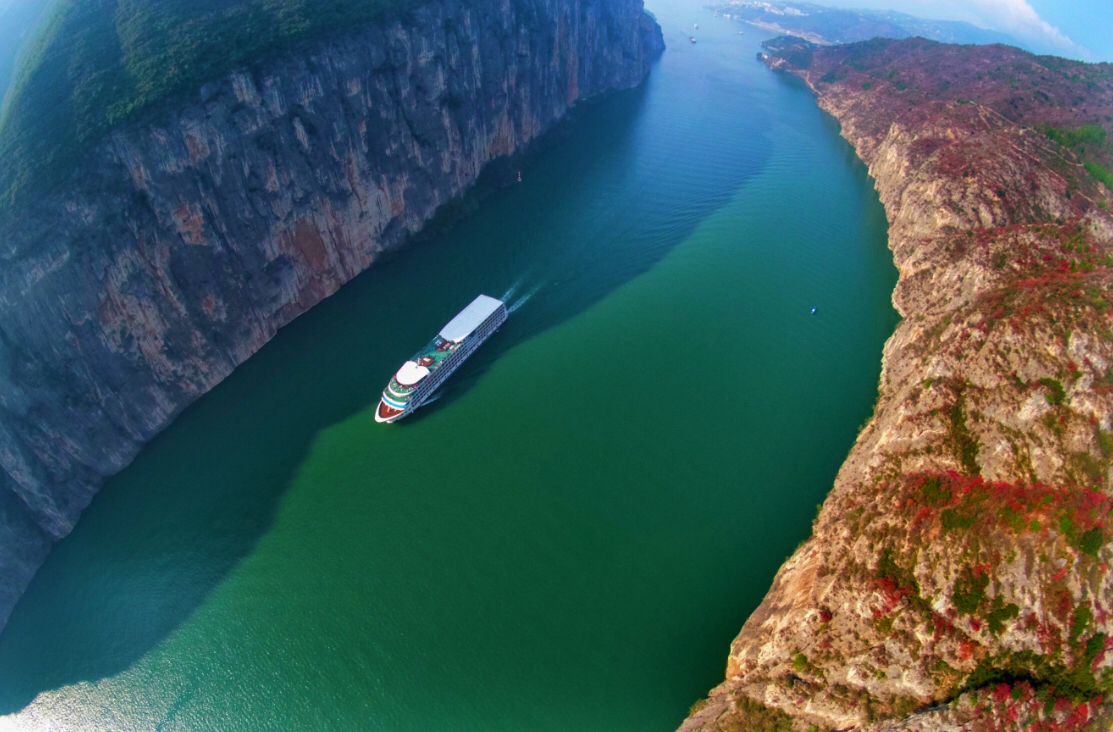 高峡平湖壮丽三峡青山绿水瞿塘美如画