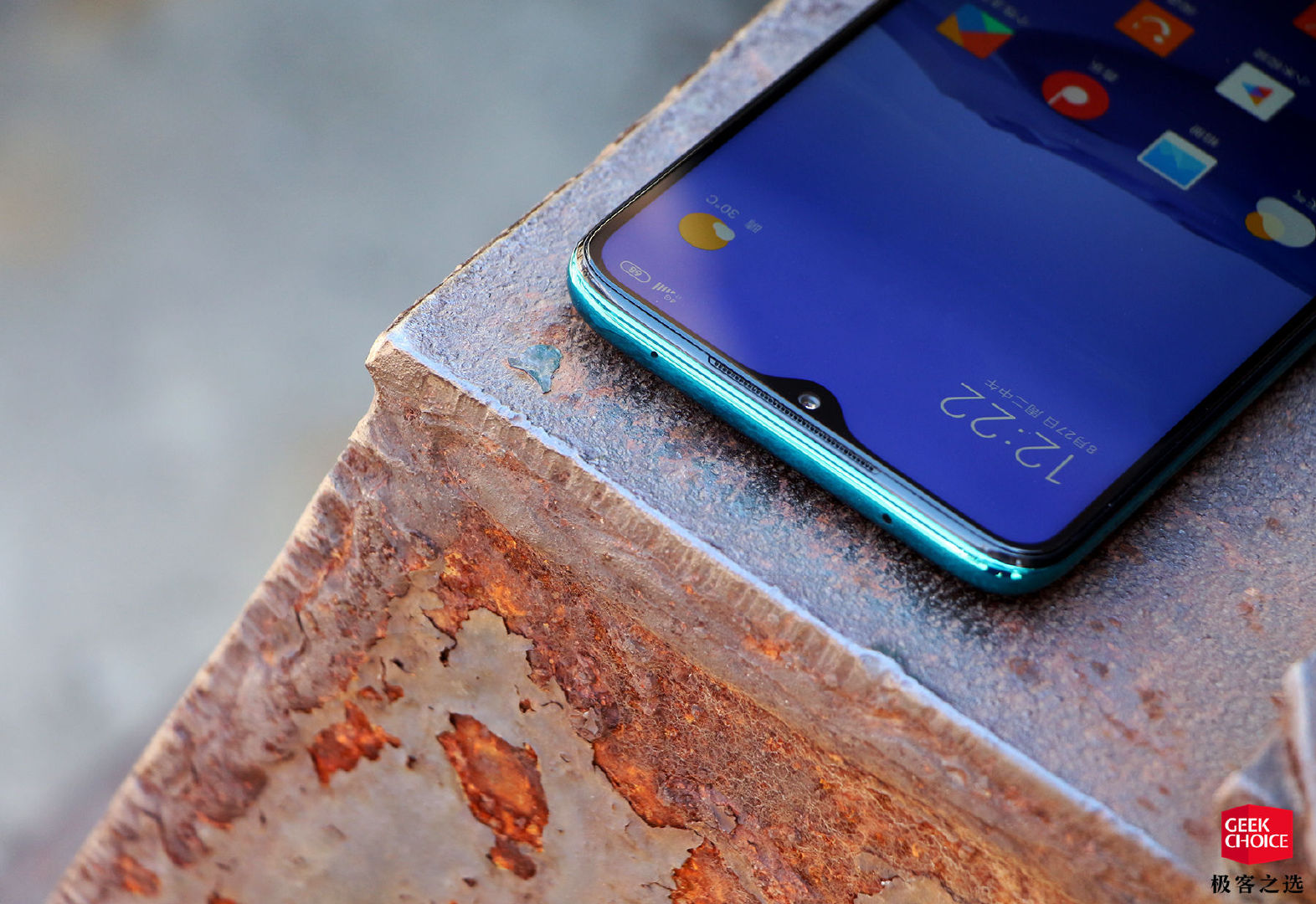 6.53 英寸水滴屏,特别的「绿色」