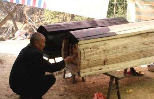 农村俗语:"宁可试人棺,切莫试人鞋",为何可以试棺材不能试鞋