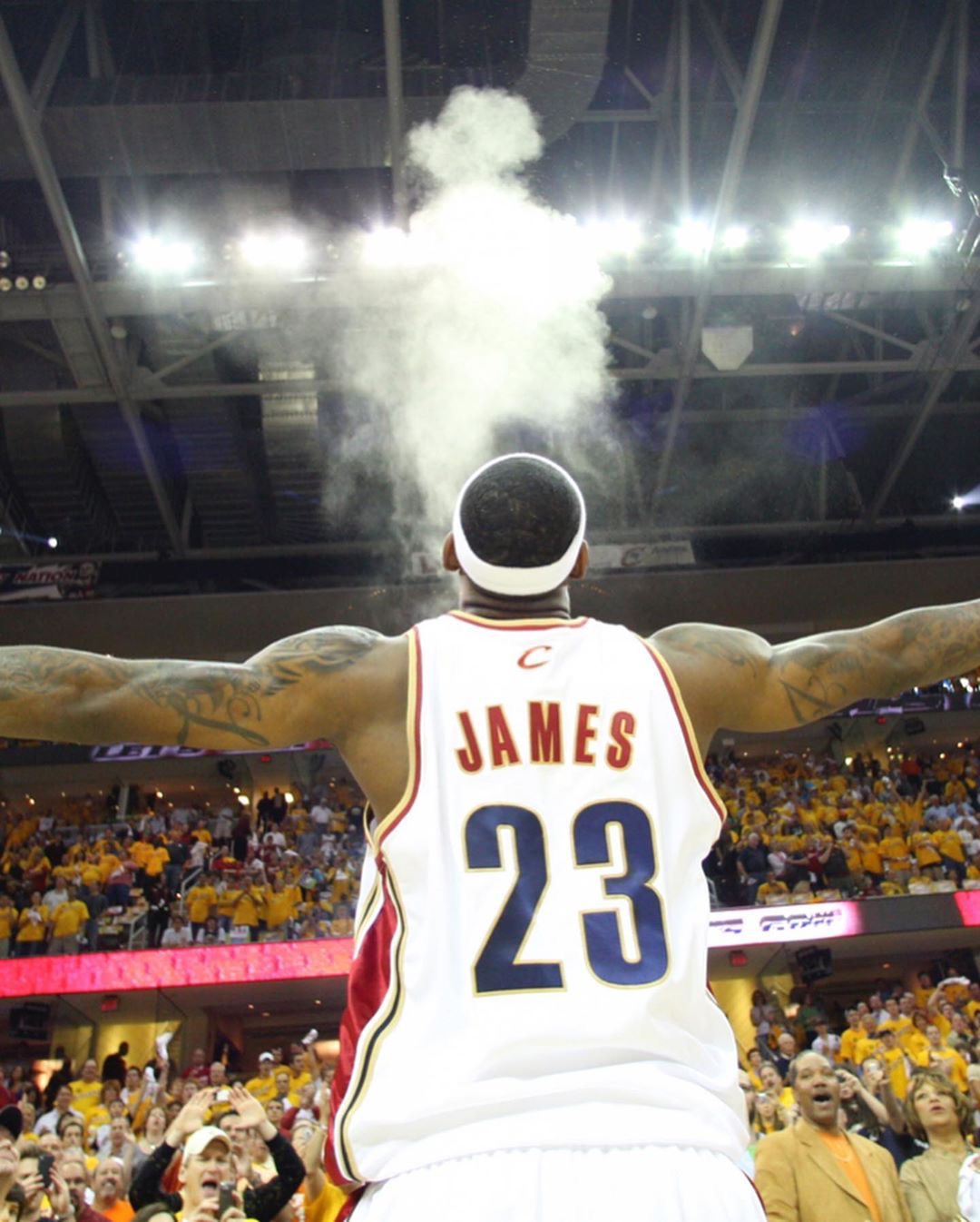 詹姆斯抛镁粉的一组高清图片简直不要太霸气