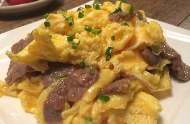 滑蛋牛肉,制作简单,营养丰富,色泽浅黄,肉质鲜滑,蛋香浓郁|牛肉|摆盘|