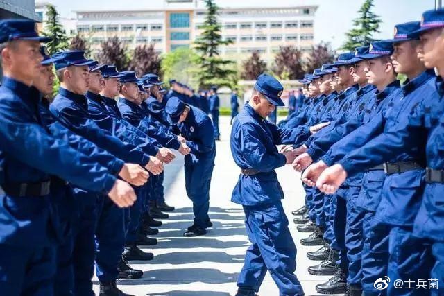 新疆乌鲁木齐空军地勤图片