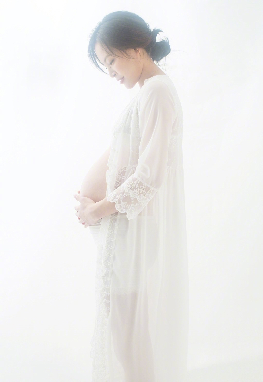 吴敏霞原来这么时尚,孕期衣品都不掉线,旗袍鱼尾裙样样完美诠释