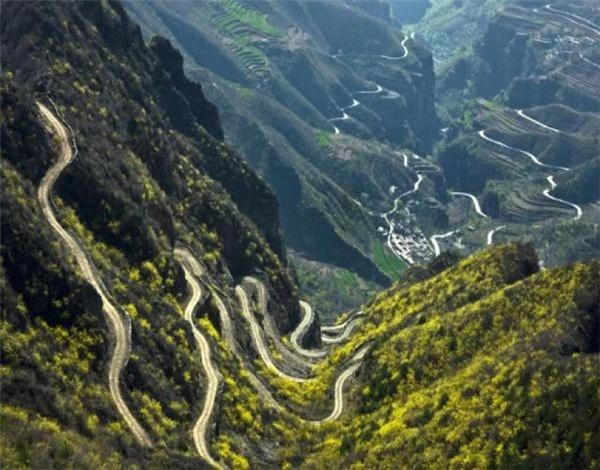 中国最偏僻的山村:隐匿山中近千年,想外出就得爬2000多级台阶|_新浪新闻