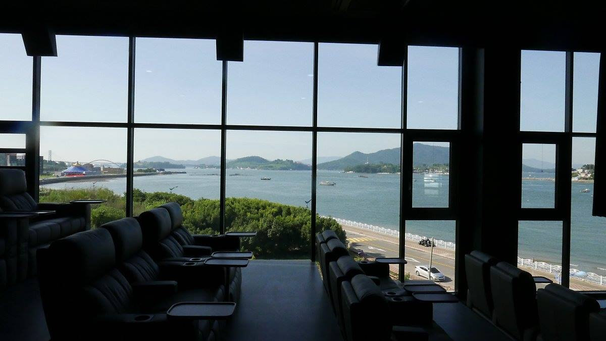 韩国唯一一个能够看海看日落的电影院megabox三千浦店景色真的超美