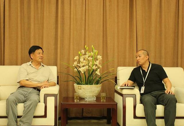 浙江美大董事长夏鼎(右)夏鼎,生于1977年,他从小是在老家海宁盐官长大