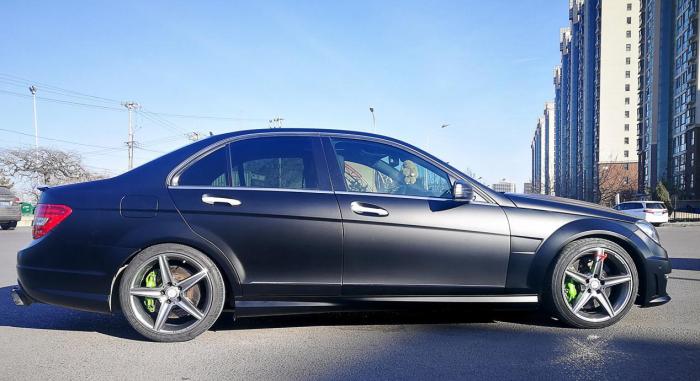 奔驰c黑白双拼 白天不懂夜的黑 秀出个性 秀出时尚潮流-新浪汽车