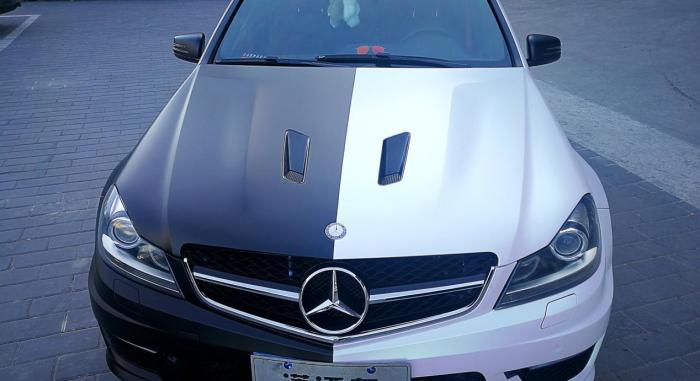 奔驰c黑白双拼 白天不懂夜的黑 秀出个性 秀出时尚潮流-新浪汽车