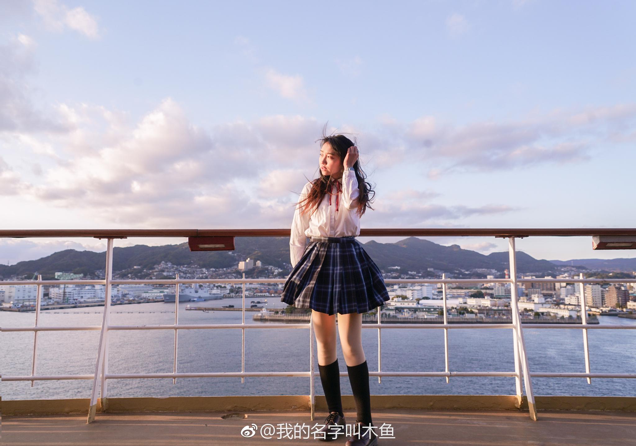 穿个jk,扎个双马尾,是不是老阿姨也能装个高中生?