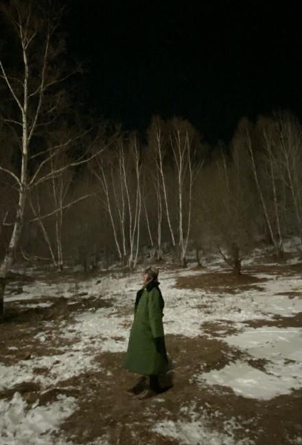 网友却吐槽:像奶奶带的娃|张天爱|新时尚|军大衣_新浪新闻