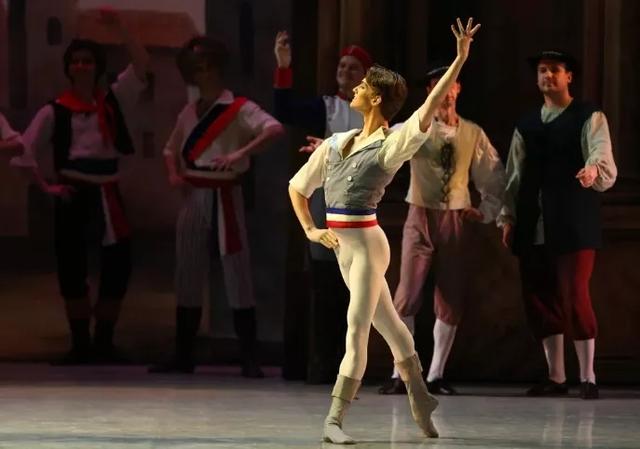 22岁身高184的芭蕾王子,女生看到他一定会忍不住惊呼:我恋爱了