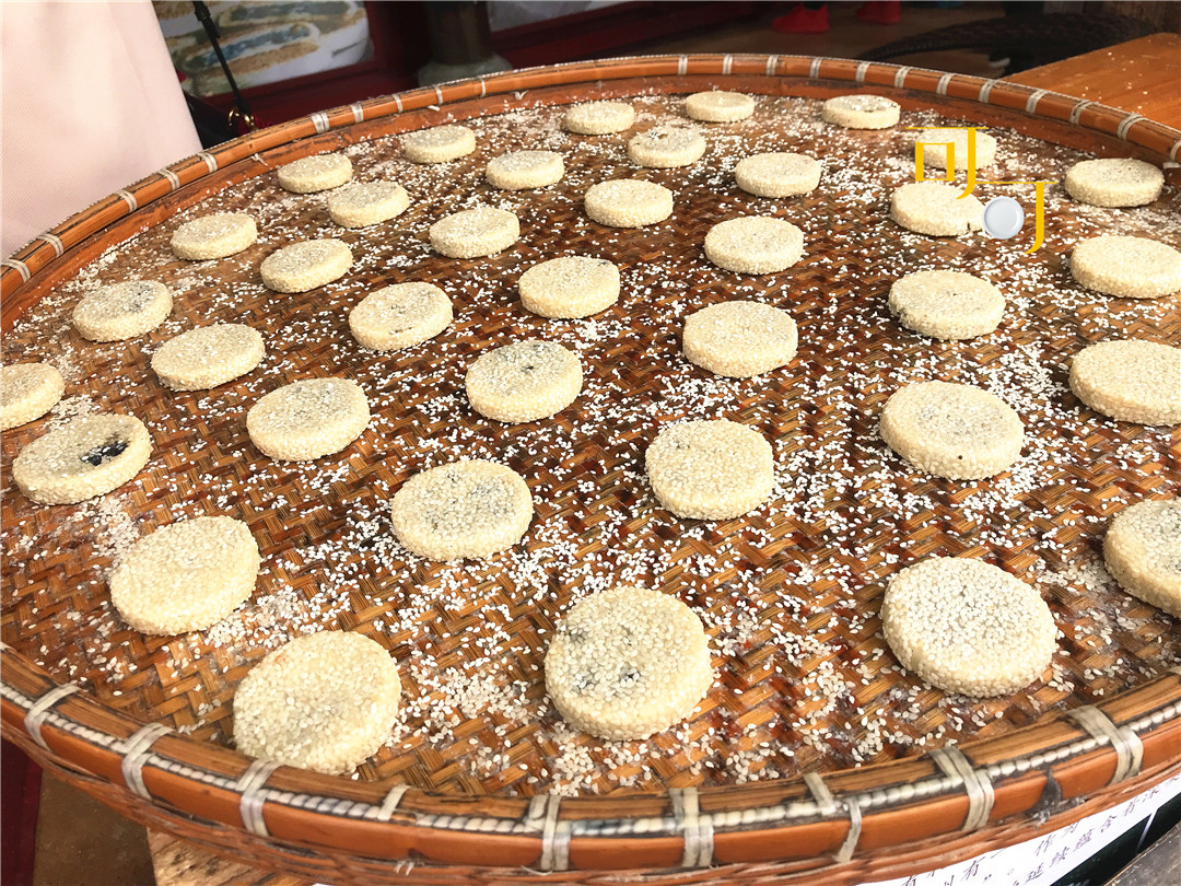 阳春三月,衢州古城访古迹,吃空心饼,春意正浓