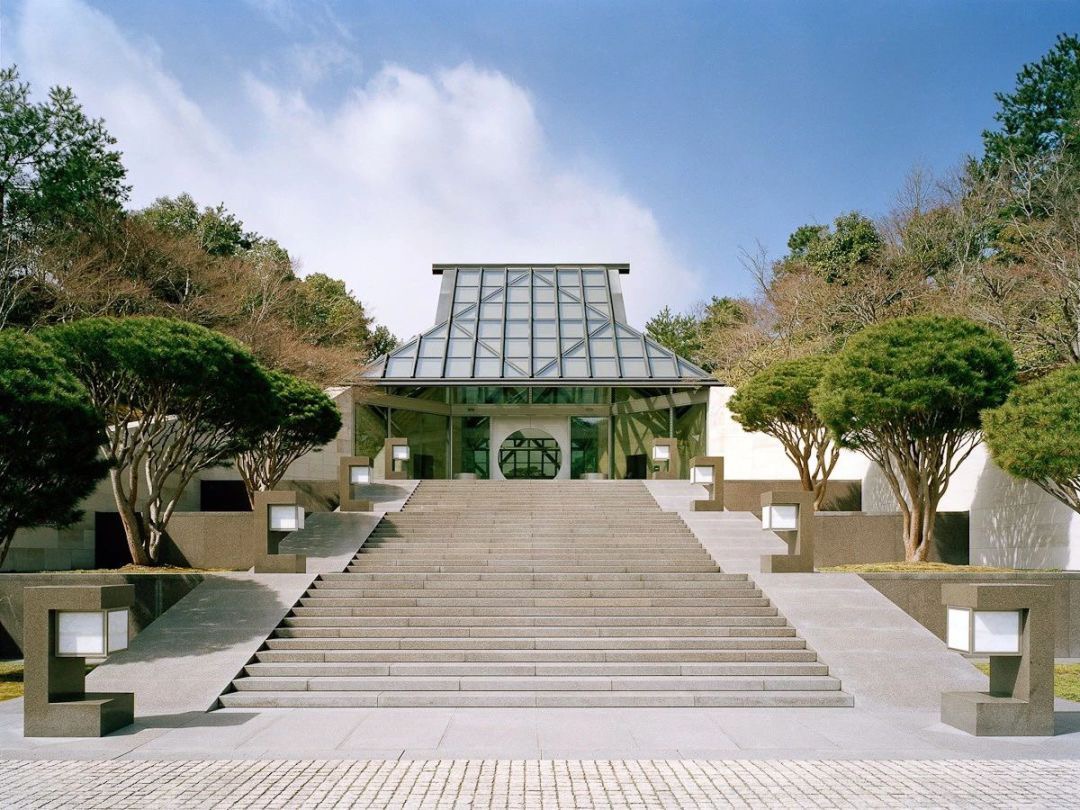 美秀美术馆(miho museum)位于日本滋贺县甲贺市