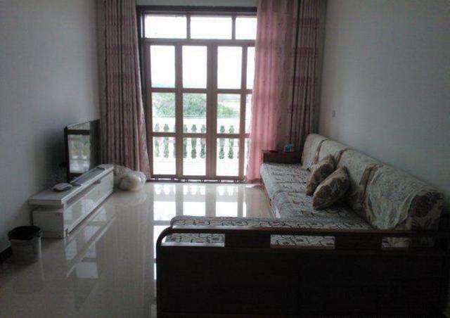 小伙借钱建房遭邻居瞧不起, 如今房子建好了, 邻居无话可说了!