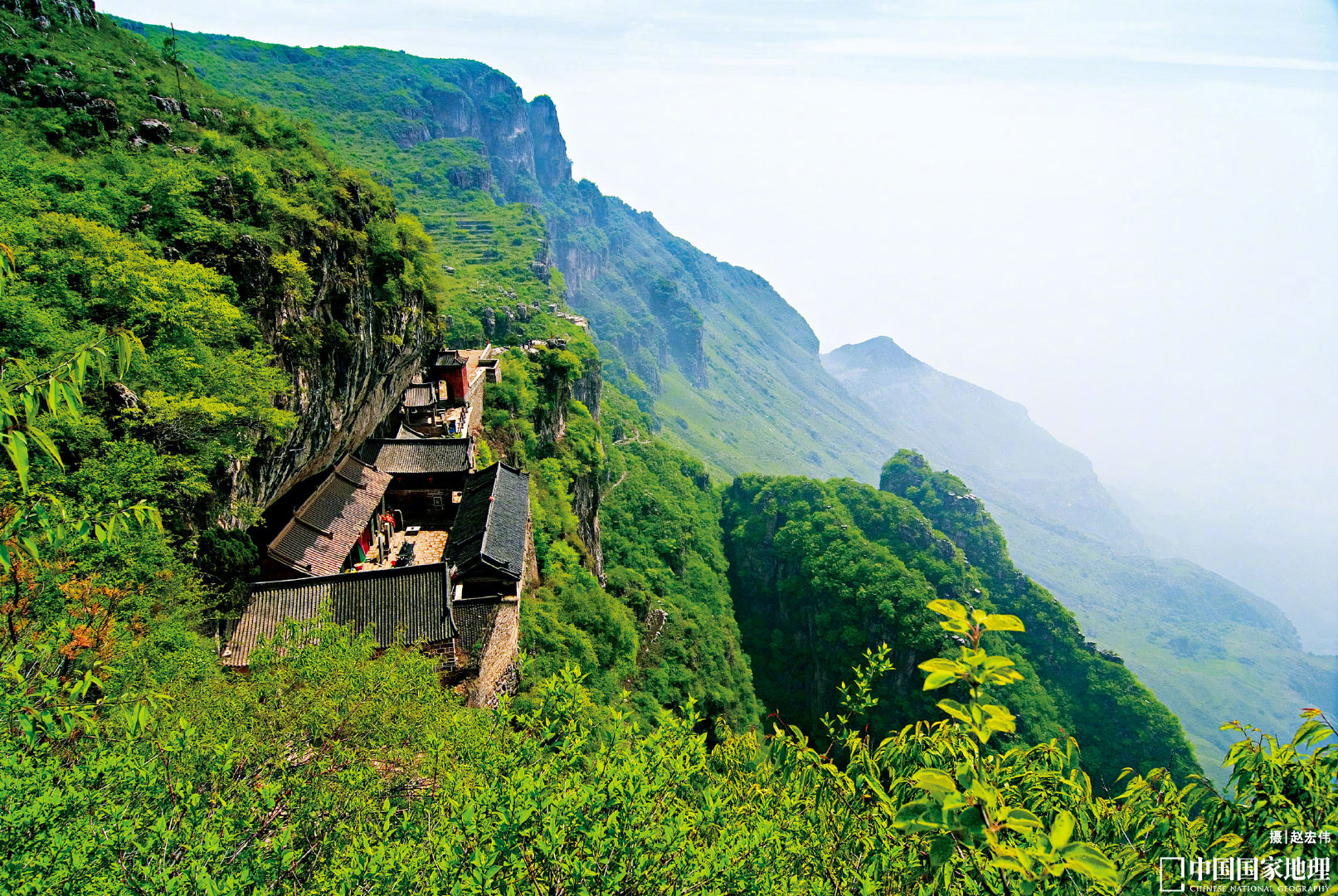 始建于南北朝时期的金灯寺,位于山西与河南交界的林滤山中