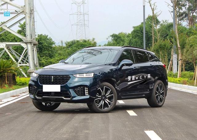 vv7的前脸还真是有一些豪华车的气质,再加上wey的车标又与林肯的车标