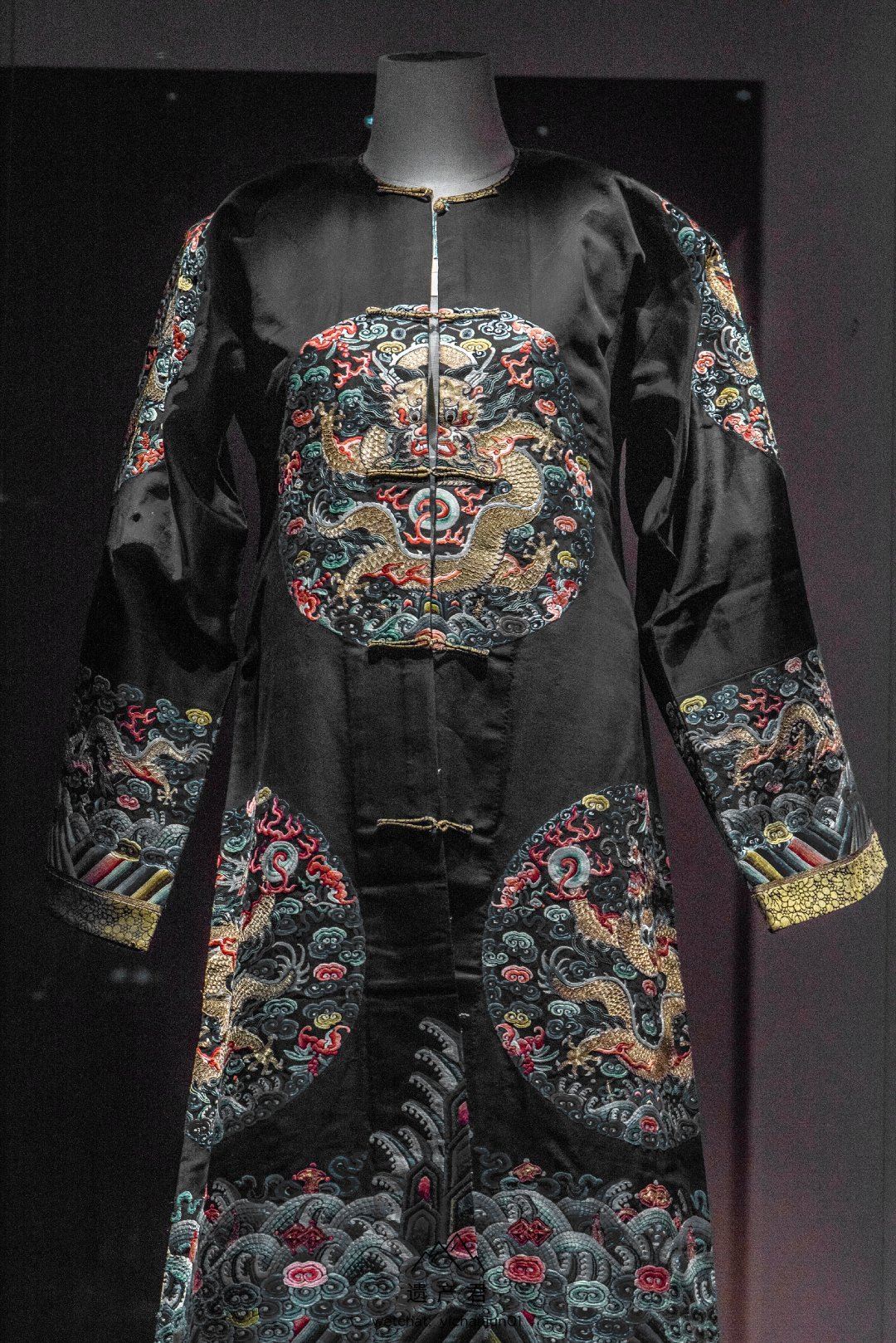 中国骨董品　中国清代宮廷蔵品　赤珊瑚ネックレス　中国古代宮廷官僚装身具　古賞物 楽天市場】ギフト 豪華漢服 刺繍中国古代宮廷衣装 貴妃皇后女王