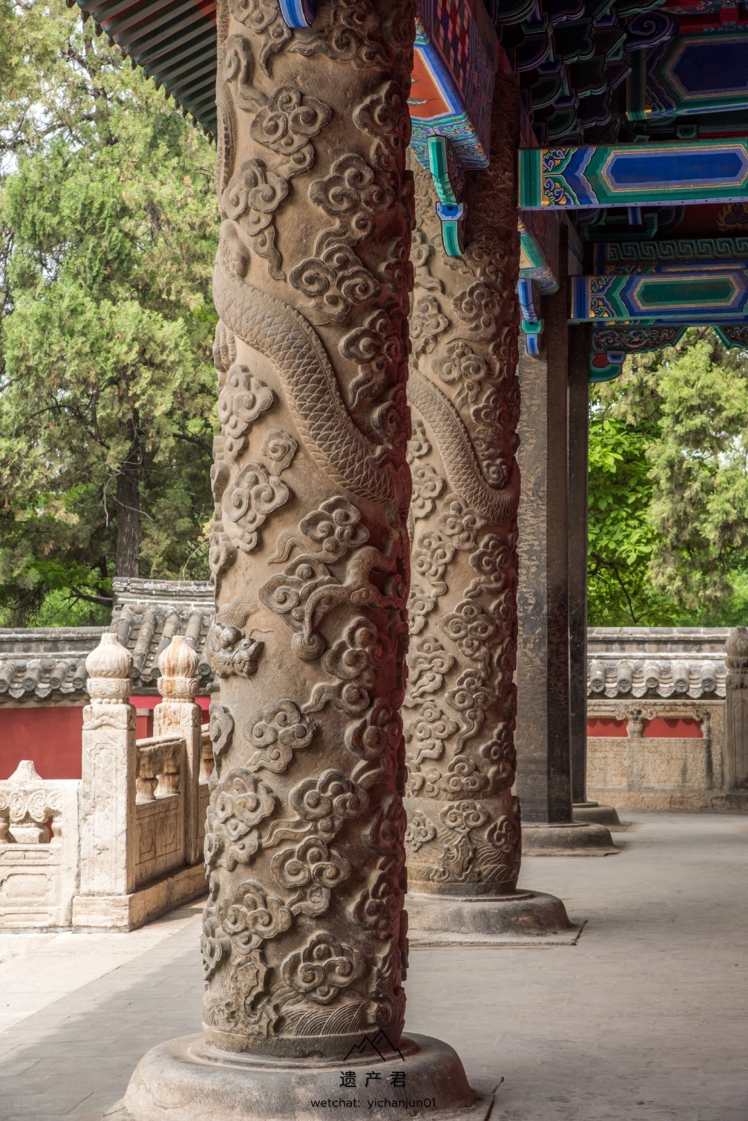 曲阜颜庙的石雕盘龙柱