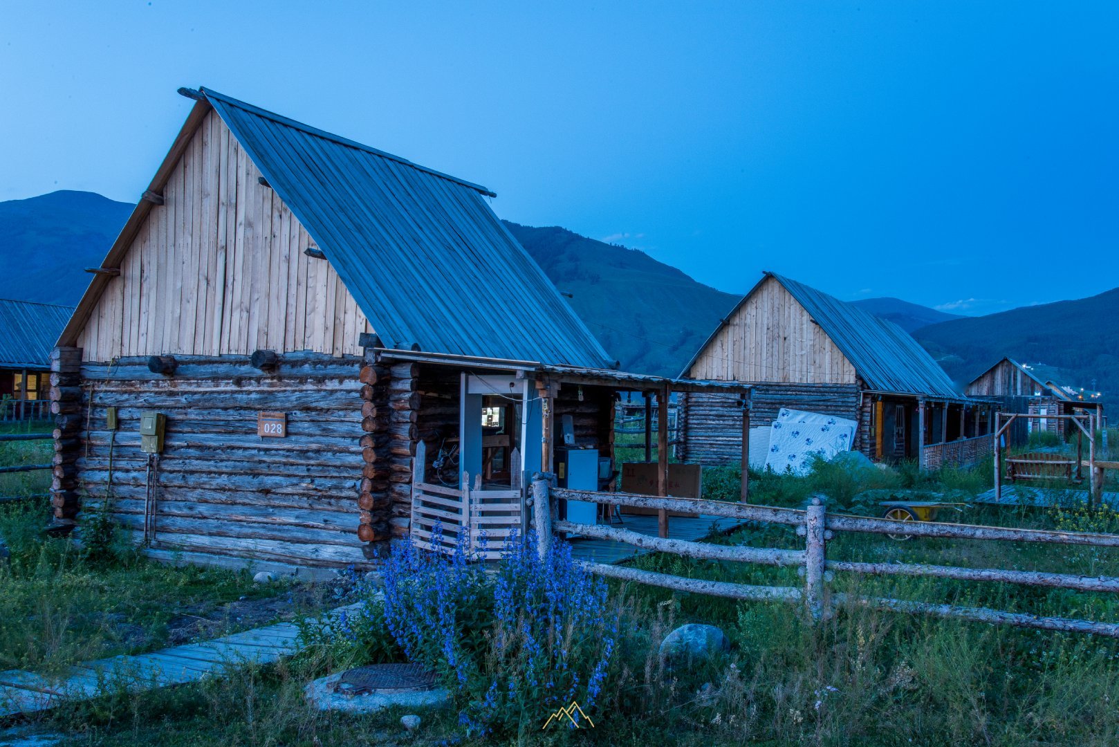 夜幕下的喀纳斯村