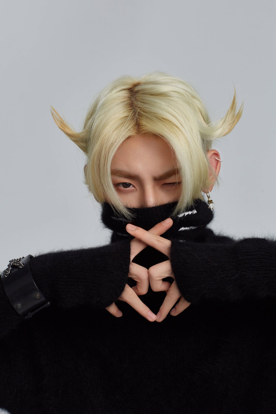 小鬼王琳凯首张eplilghost20预告图眼神太撩人