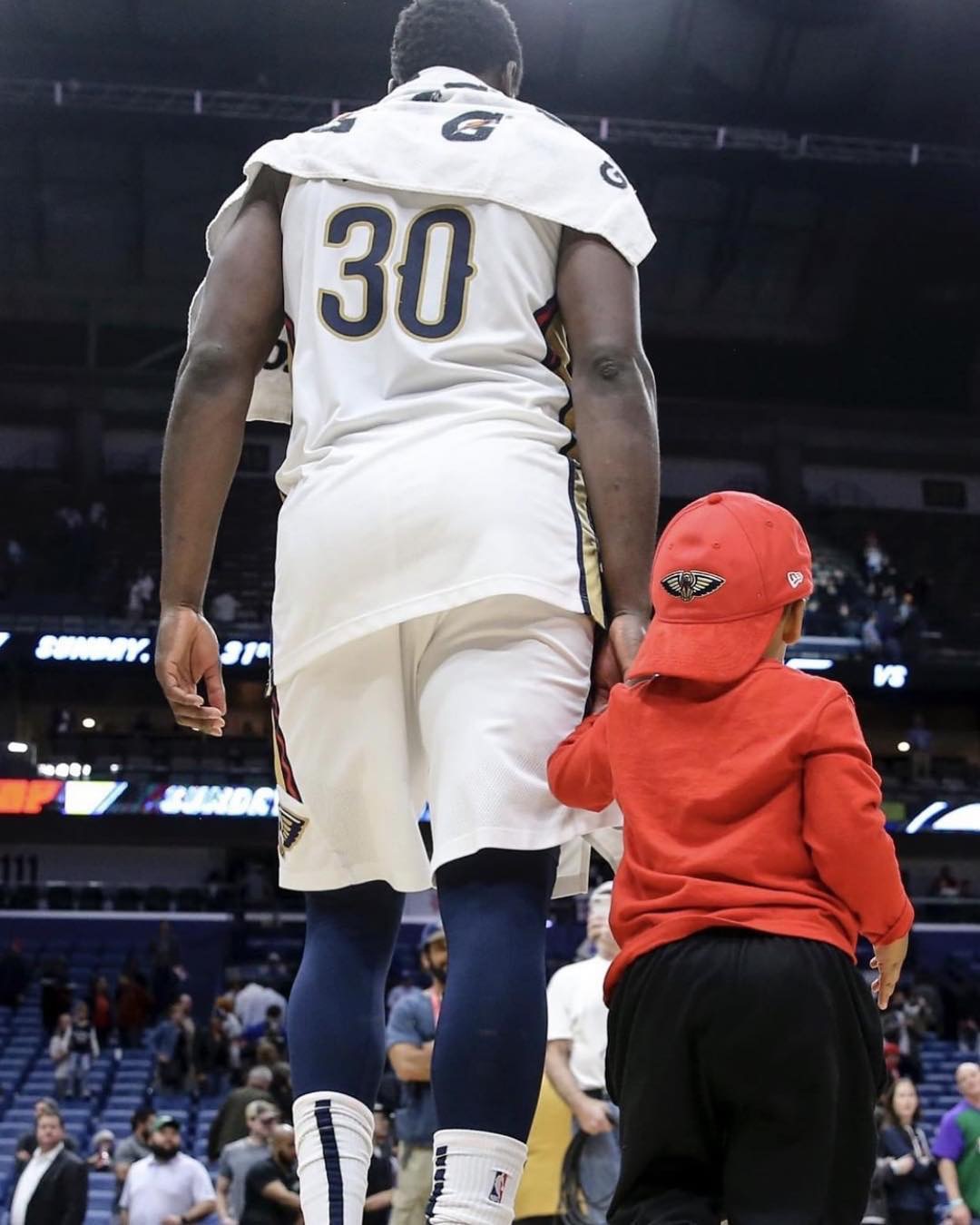 朱利叶斯-兰德尔的第一个纹身,把儿子的头像纹在了自己的右臂