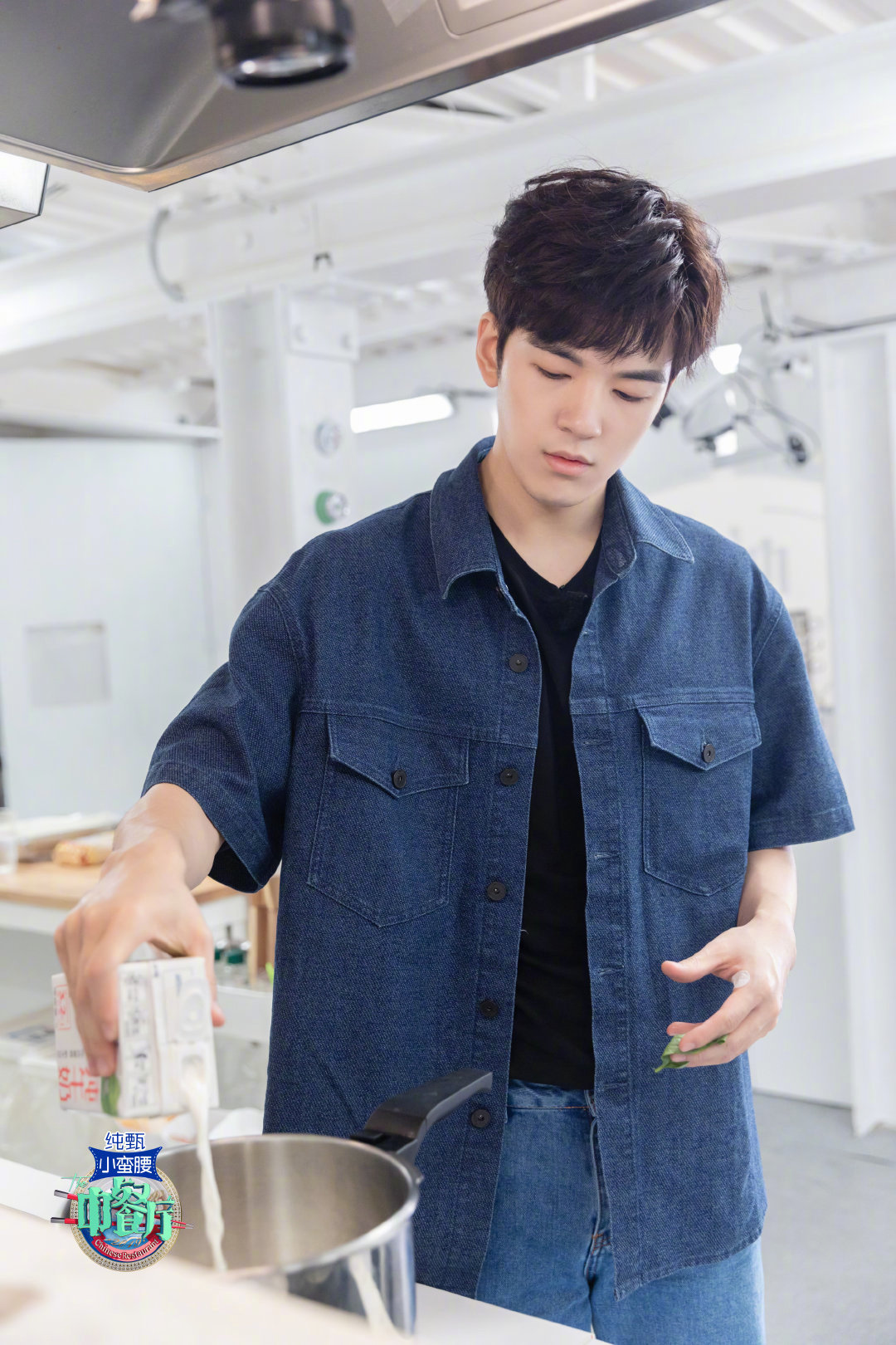 认真工作的卓儿和开心游玩的卓儿@仝卓tong 都在今晚十点湖南卫视《中