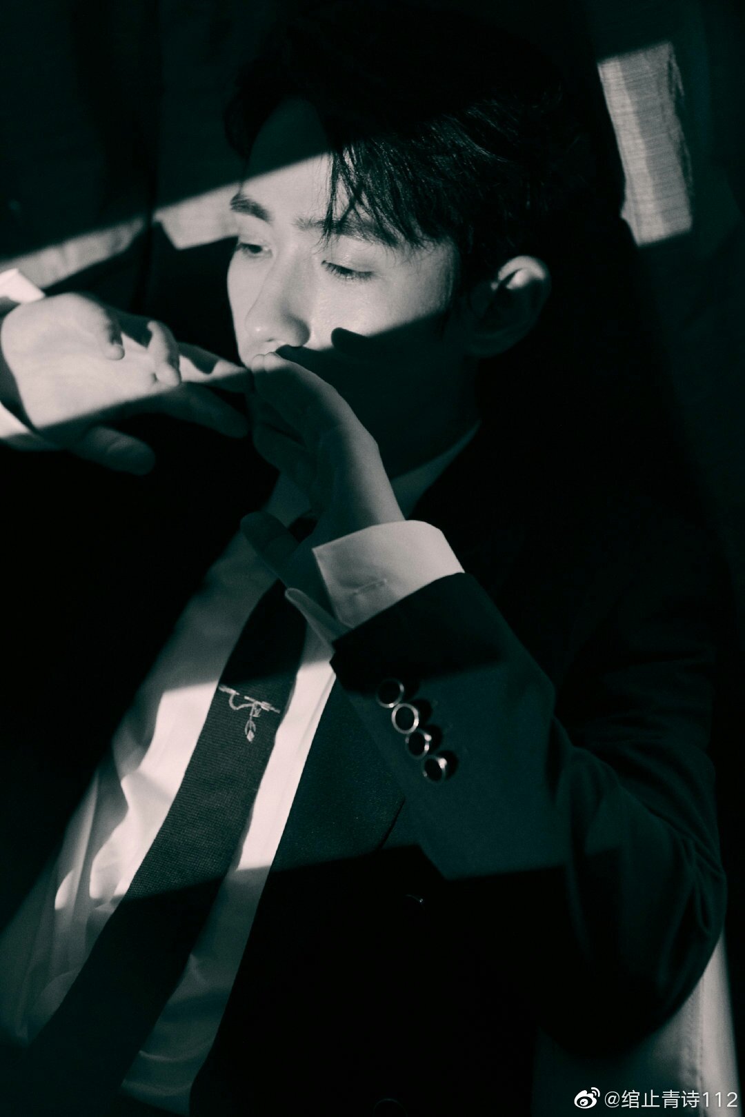 朱一龙哥哥的颜值简直太帅了,绝美西装造型