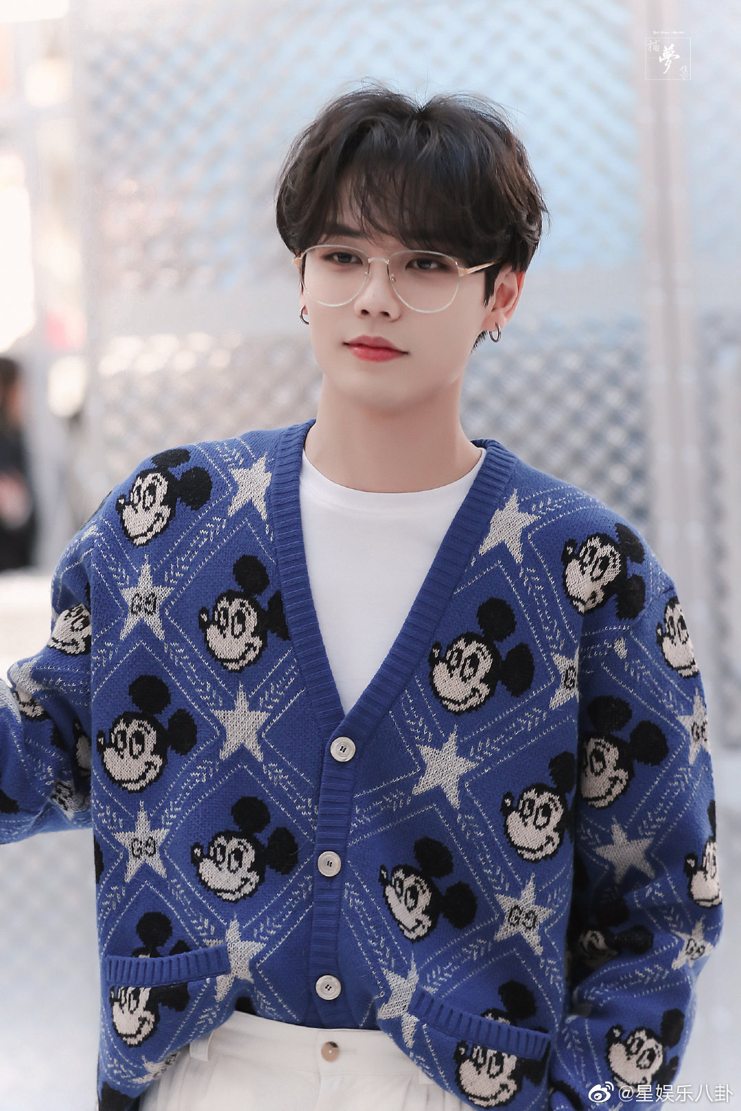 林彦俊金丝眼镜 林彦俊品牌活动饭拍图_高清图集_新浪网