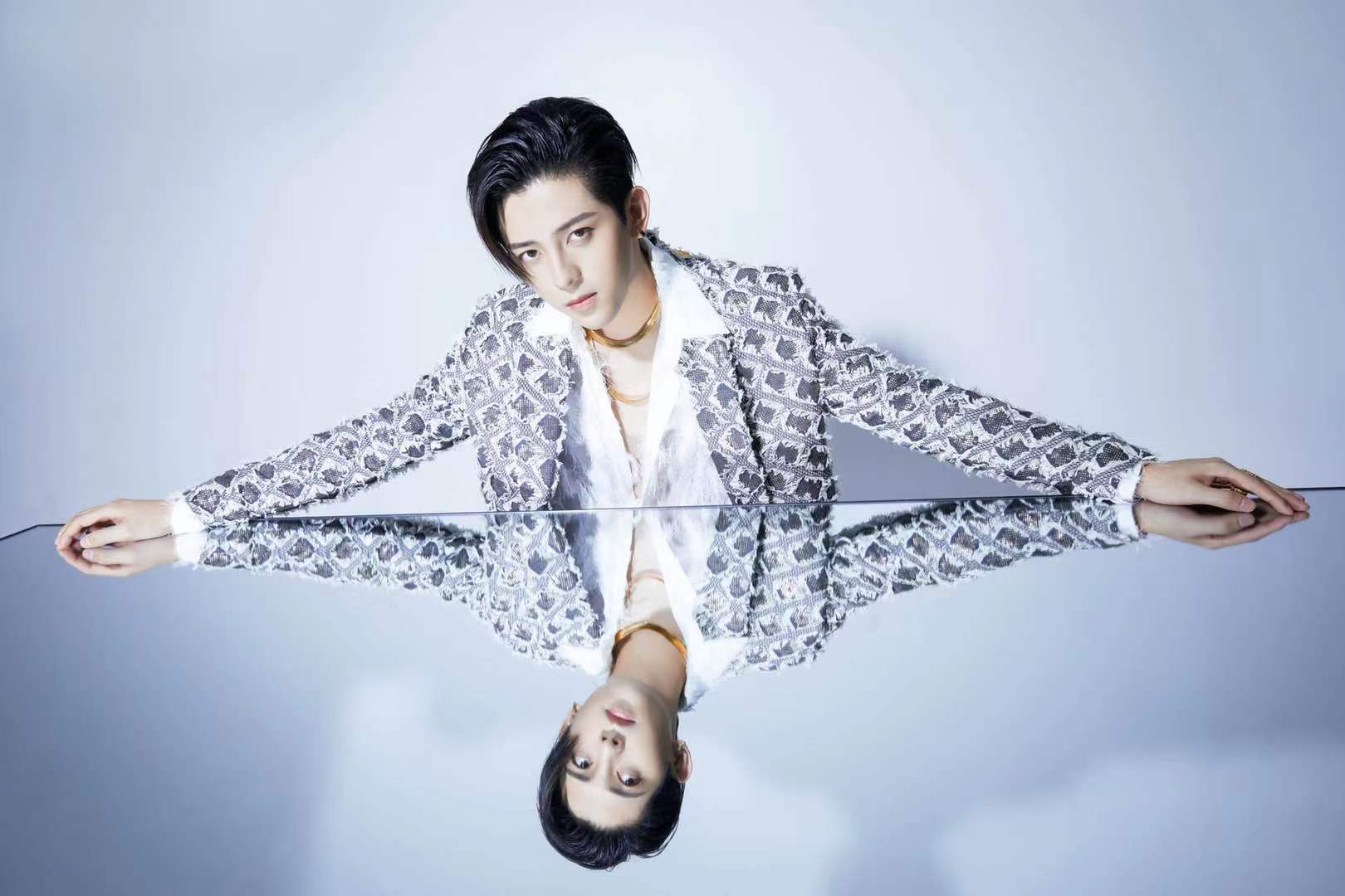 ja符龙飞 今日曝光首套新专辑写真照