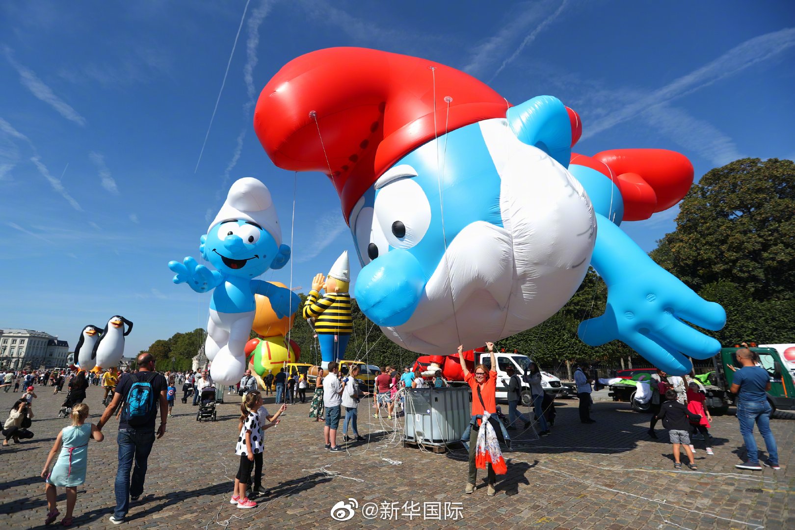 蓝精灵和企鹅你们怎么上天了