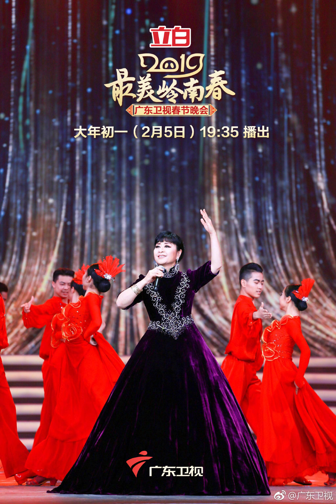 曾获第一届"德艺双馨艺术家"称号的殷秀梅