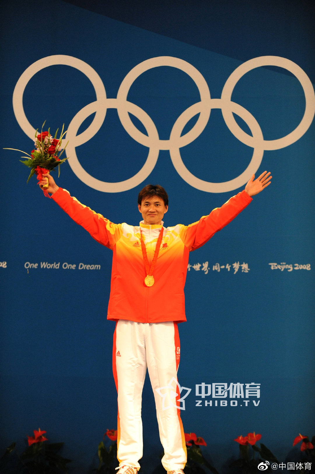 2008年8月12日,在北京奥运会男子佩剑个人决赛中,仲满以15:9击败法国