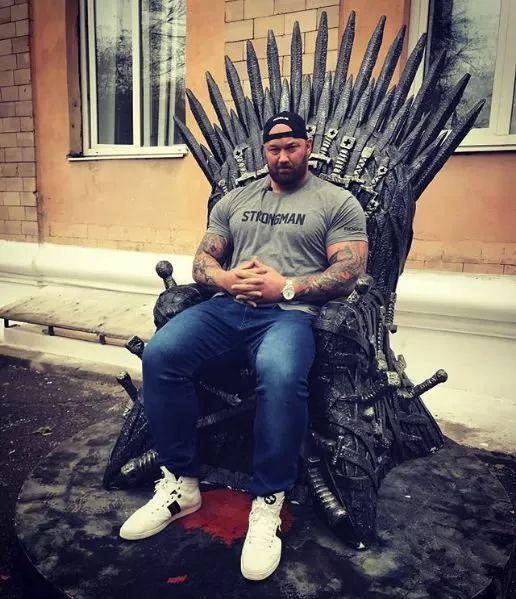 堡垒被称为地球上最能匹配绿巨人的人都有很高的名望在健身,大力士