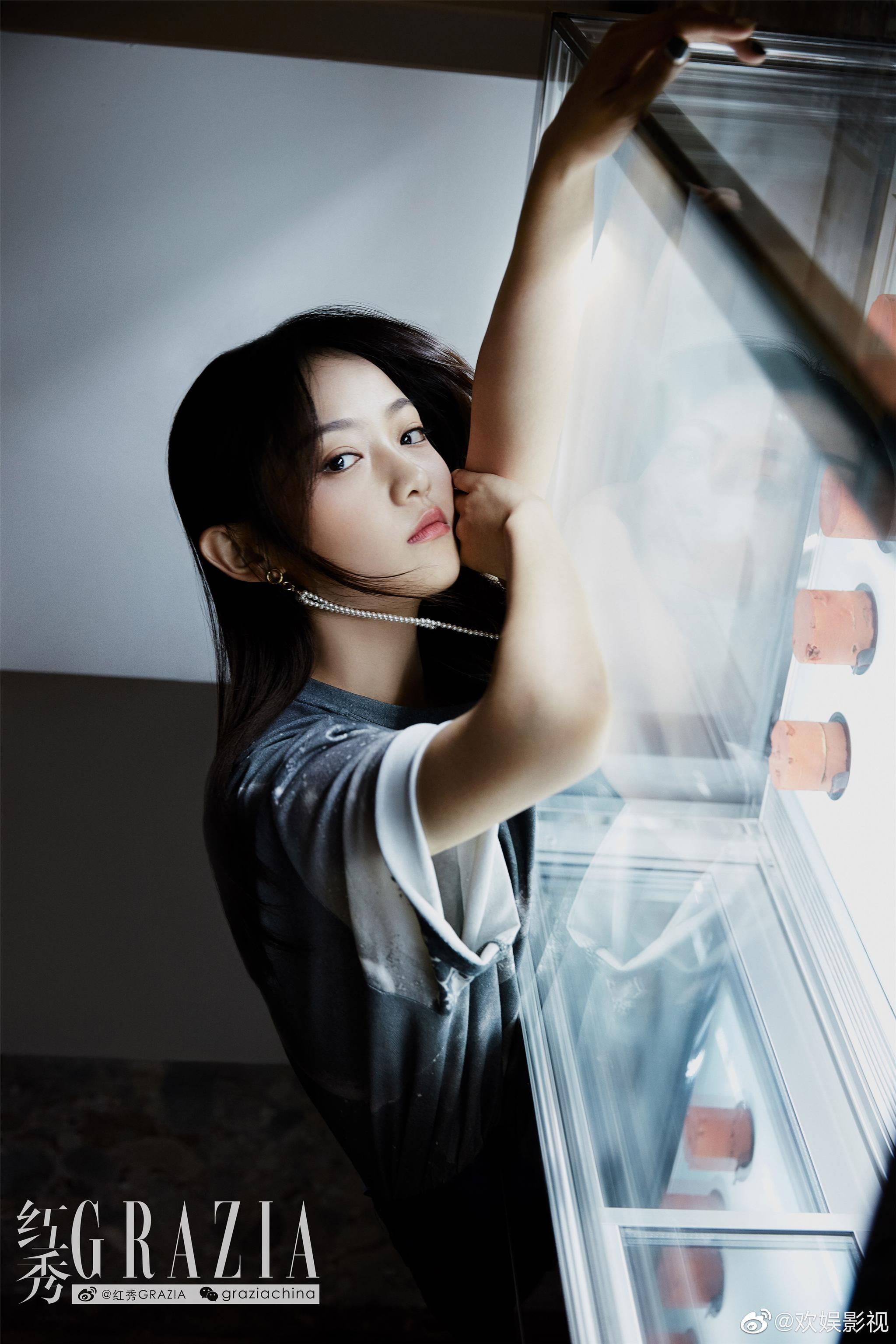 欢娱影视演员@吴佳怡_six 《红秀grazia》街拍大片今日曝光