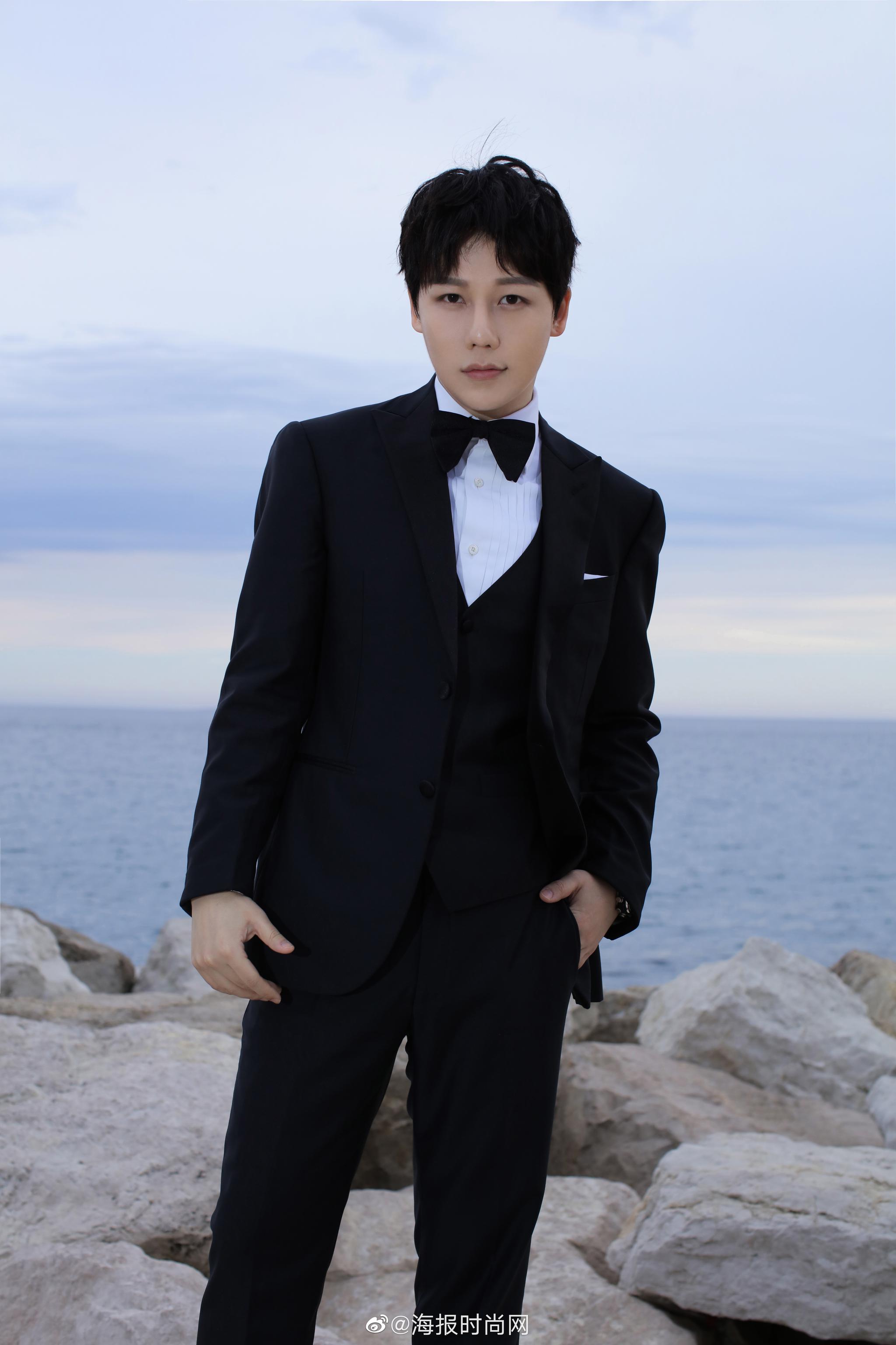 刘维-julius 身着黑色西装亮相开幕红毯