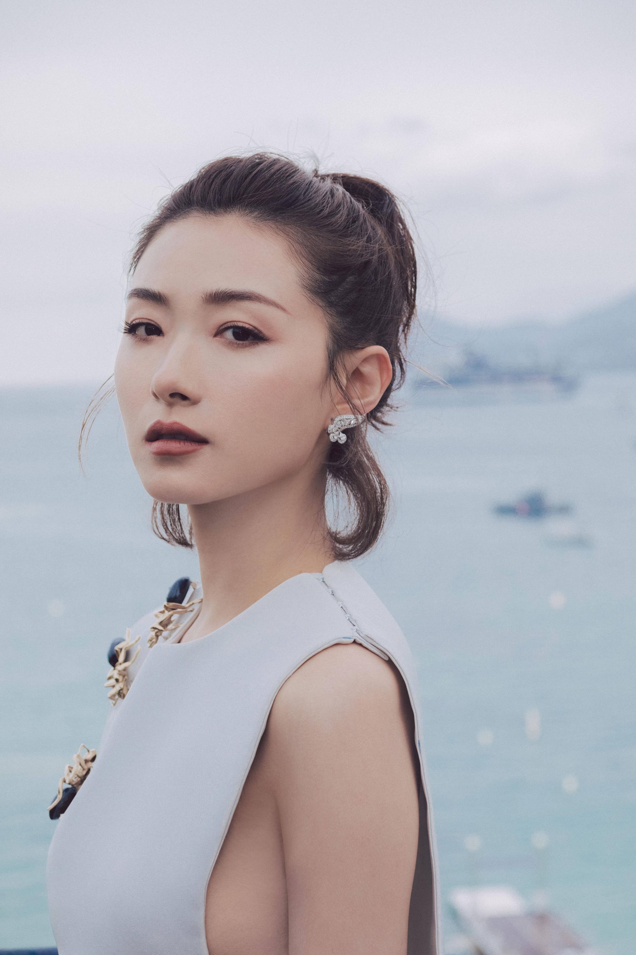 红唇烈焰，清新淡雅，万茜_新浪新闻