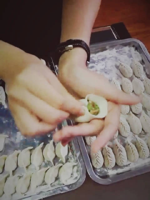女朋友演示了什么叫心灵手巧包饺子!太美了简直艺术品啊