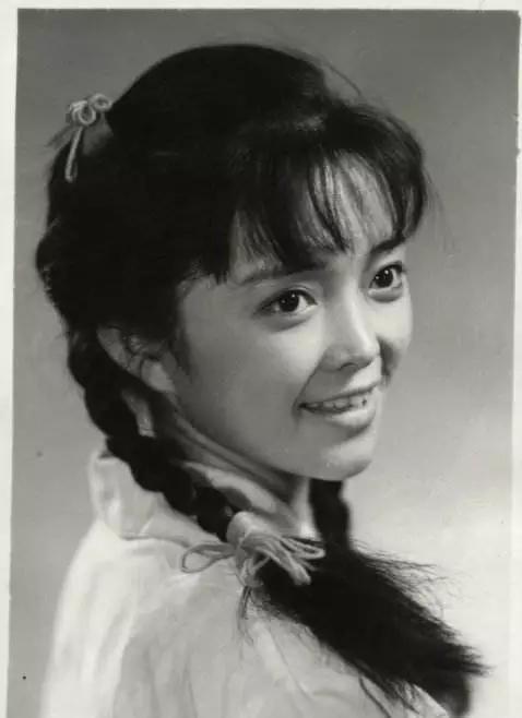 而另一位饰演常嬷嬷的康群智,同样也是演技派的种子型选手,比起孔嬷嬷