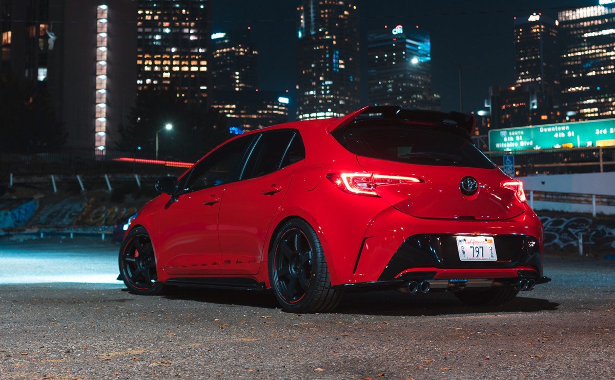 锐利的双眼丰田卡罗拉亮相sema改装展